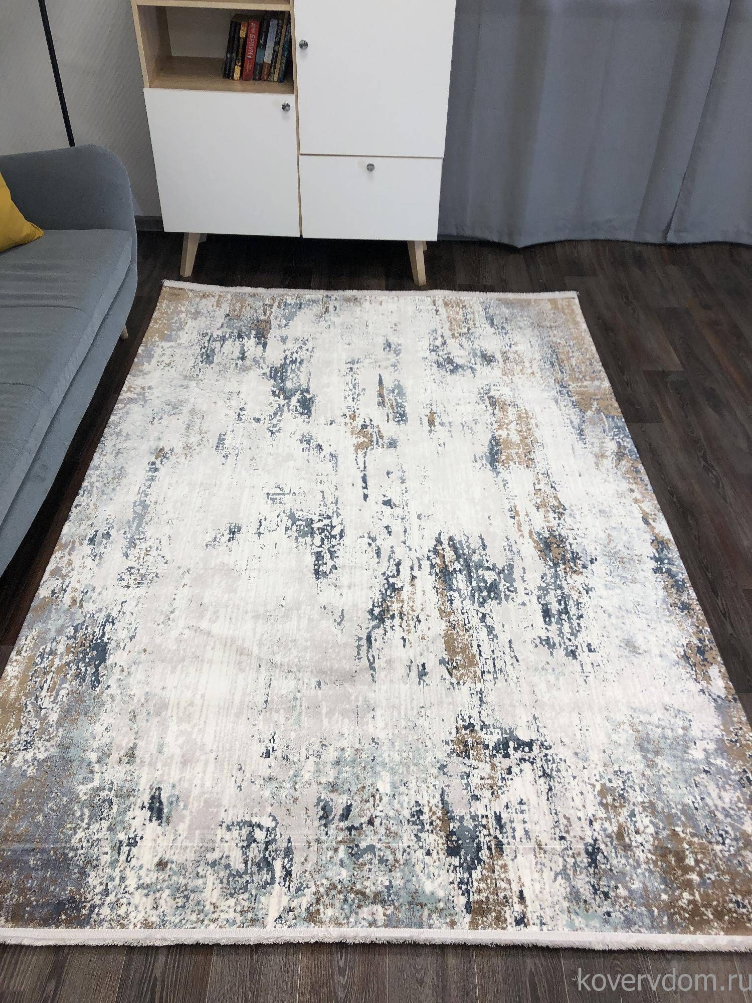 Ковер DOKU 9347H BLUE / CREAM Ковер DOKU 9347H BLUE / CREAM